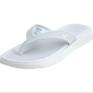 Nike flip flops like new, purchased online so they never had tags